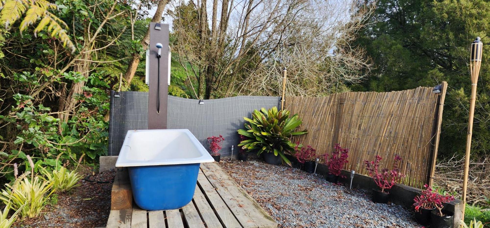 Cozy Cabin2 With Outdoor Bath At Dairy Flat Farm Waitoki Bagian luar foto